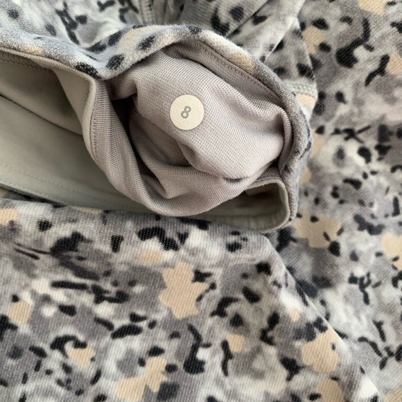 lululemon athletica cropped size 8 yoga leggings - Picture 12 of 13